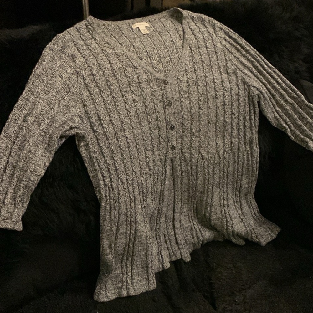 Crofts & Barrow 3/4 sleeve sweater w/ four decorative buttons and slit front. 2X